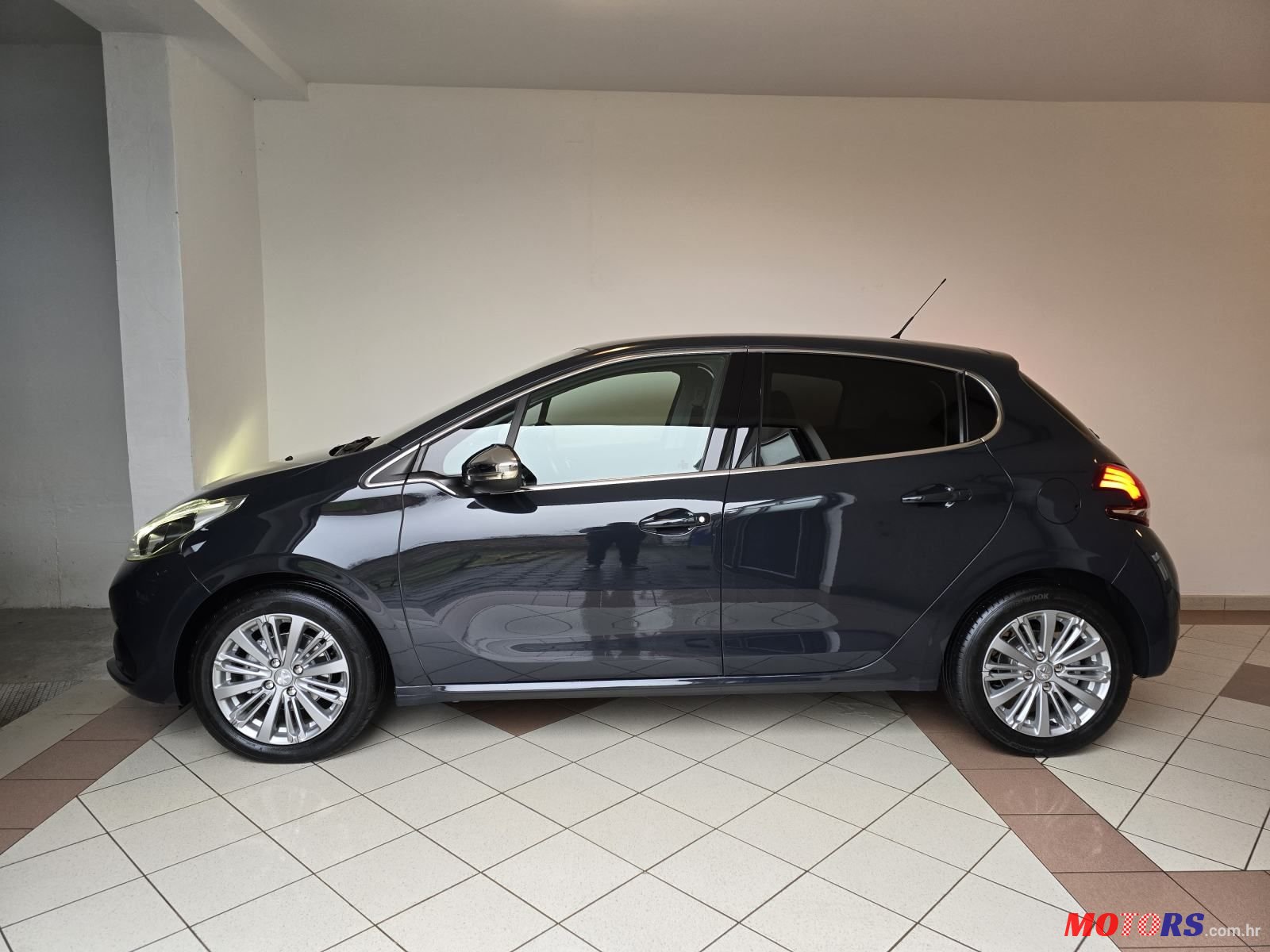 2017' Peugeot 208 1,2 Puretech photo #2