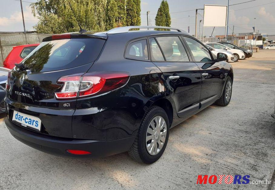 2012' Renault Megane Grandtour photo #3