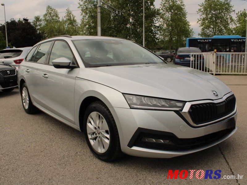 2020' Skoda Octavia Combi photo #1