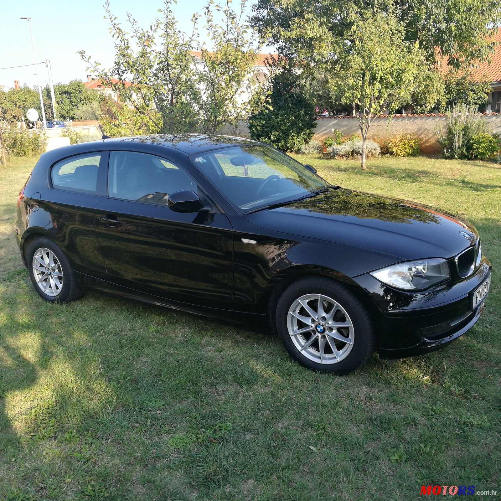 2011' BMW 1 Series 3 Door 116d photo #6