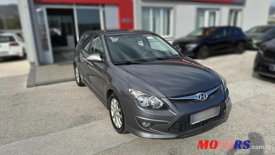 2011' Hyundai i30 1,4 16V photo #1