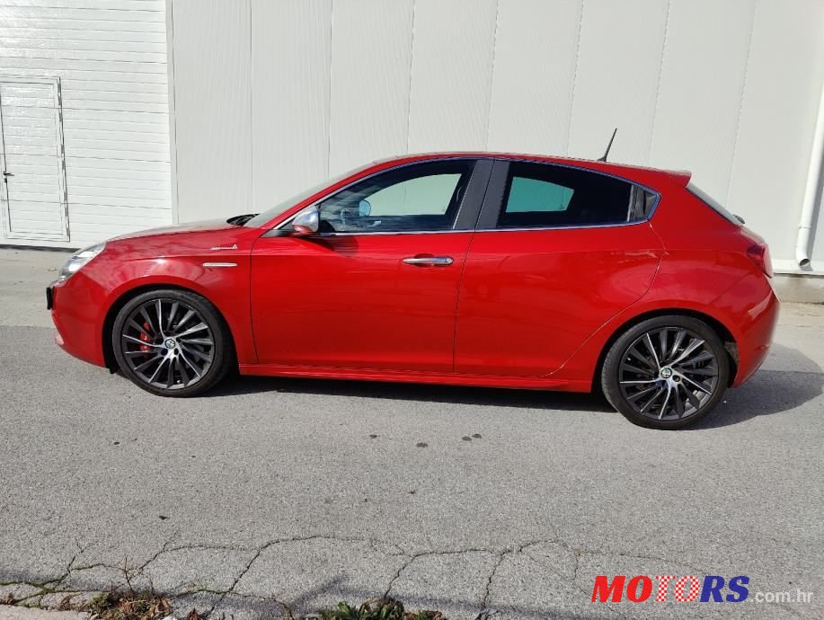 2014' Alfa Romeo Giulietta 2,0 photo #2