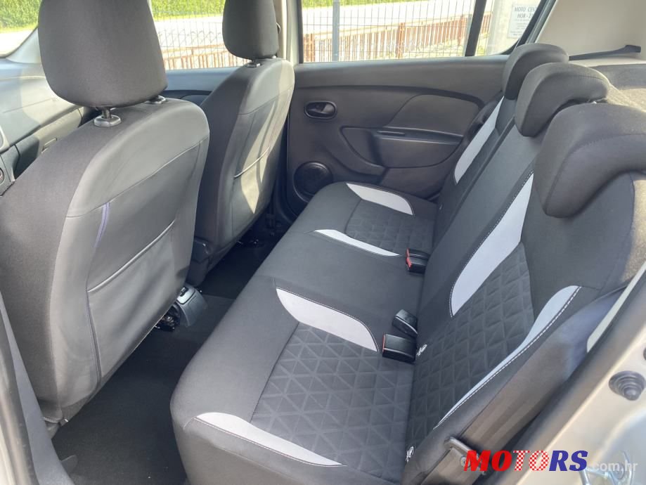 2015' Dacia Sandero photo #5