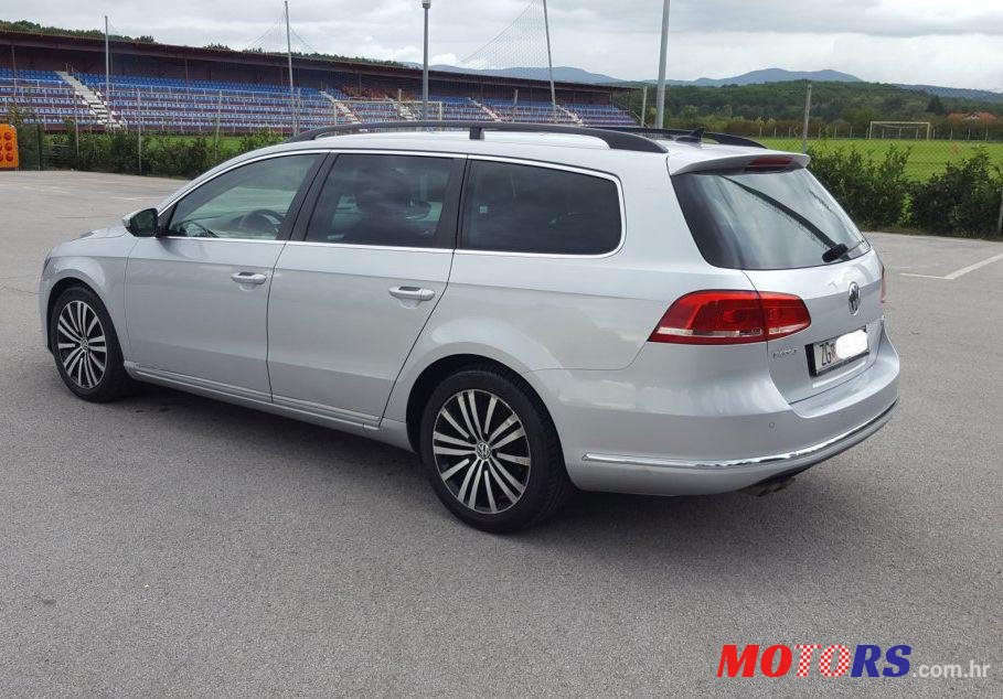 2011' Volkswagen Passat Variant photo #2