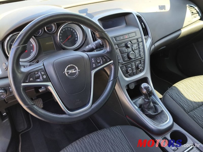 2015' Opel Astra Karavan photo #2