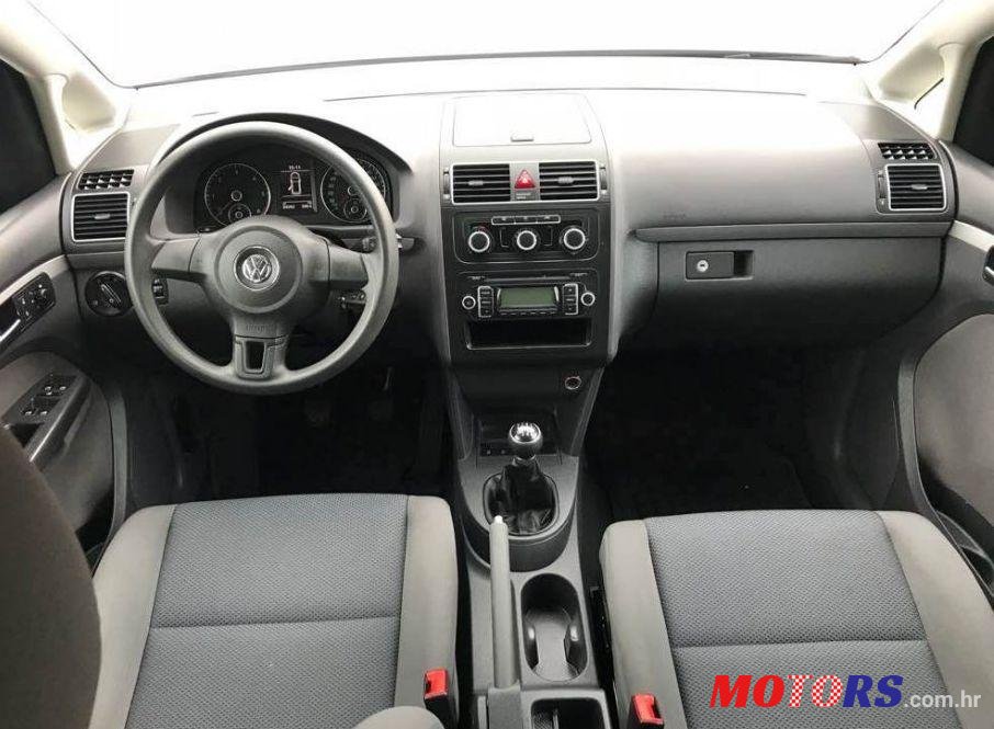 2010' Volkswagen Touran 1,6 Tdi photo #2