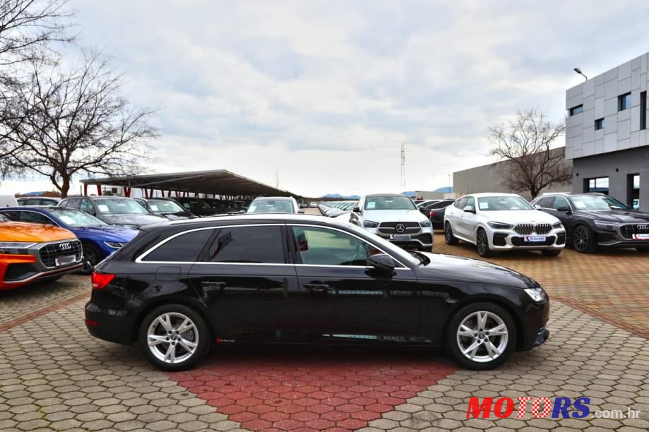 2017' Audi A4 Avant photo #1