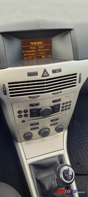 2008' Opel Astra photo #5