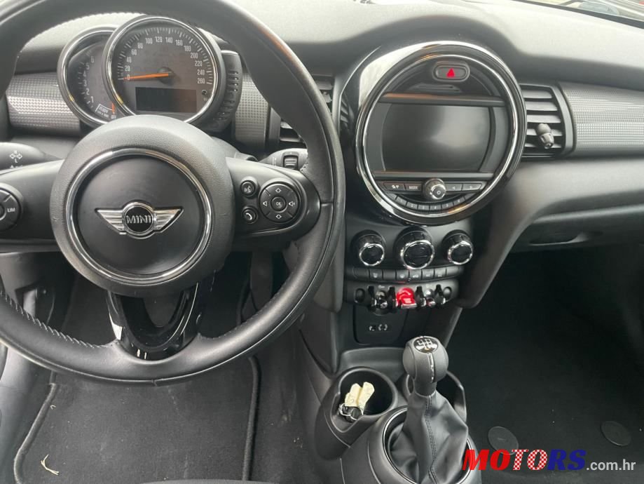 2017' MINI One F56 photo #5