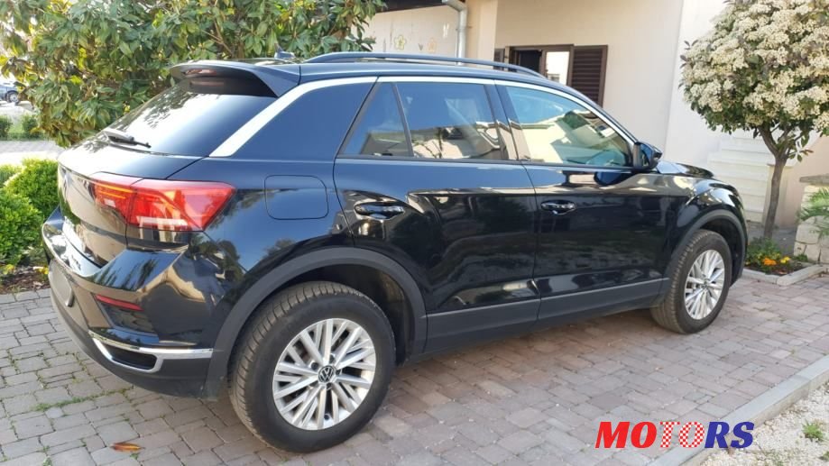 2021' Volkswagen T-Roc photo #2