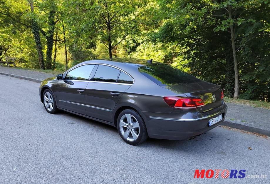 2012' Volkswagen Passat photo #6