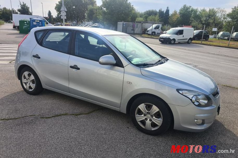 2010' Hyundai I30 1,4 16V photo #1