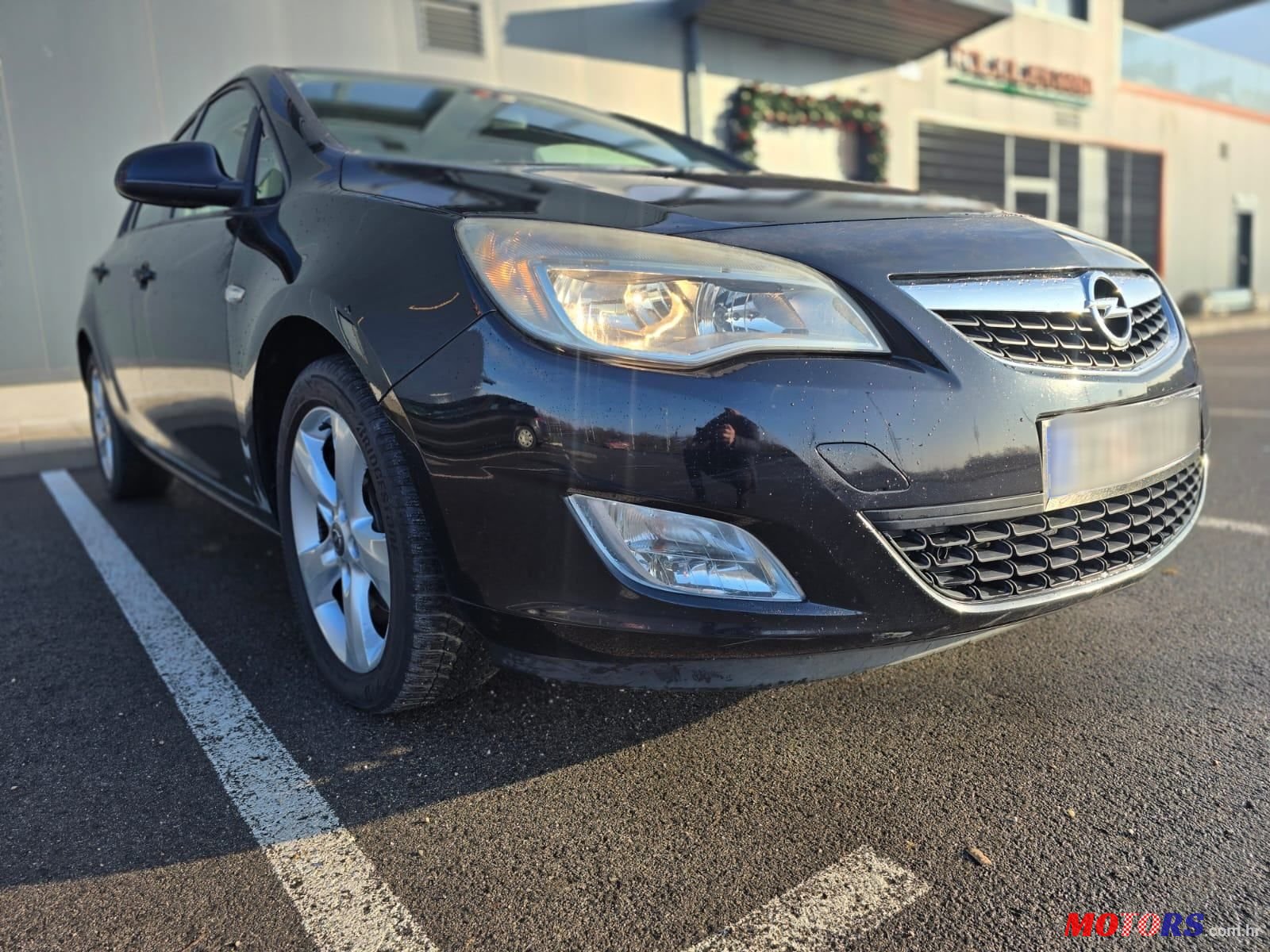 2010' Opel Astra 1,7 Cdti photo #3