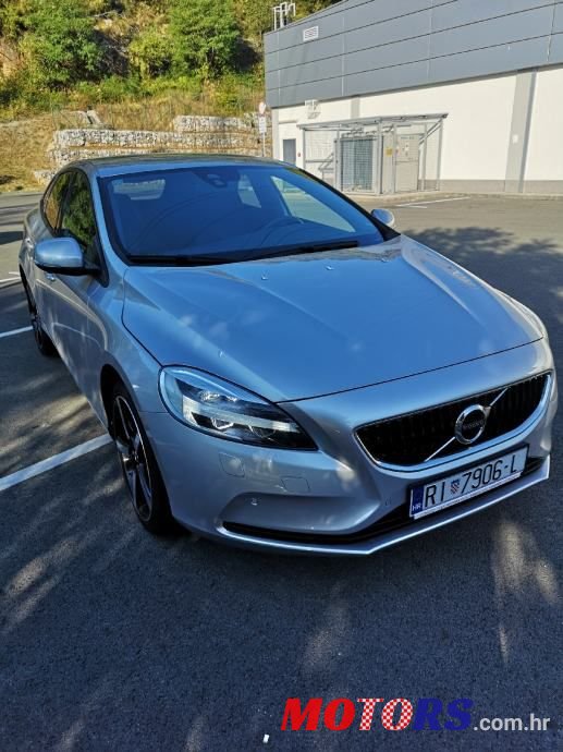2018' Volvo V40 D3 photo #2