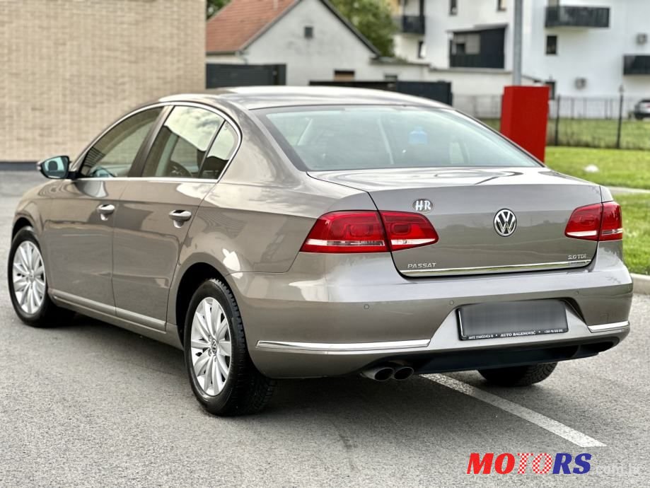 2011' Volkswagen Passat photo #4