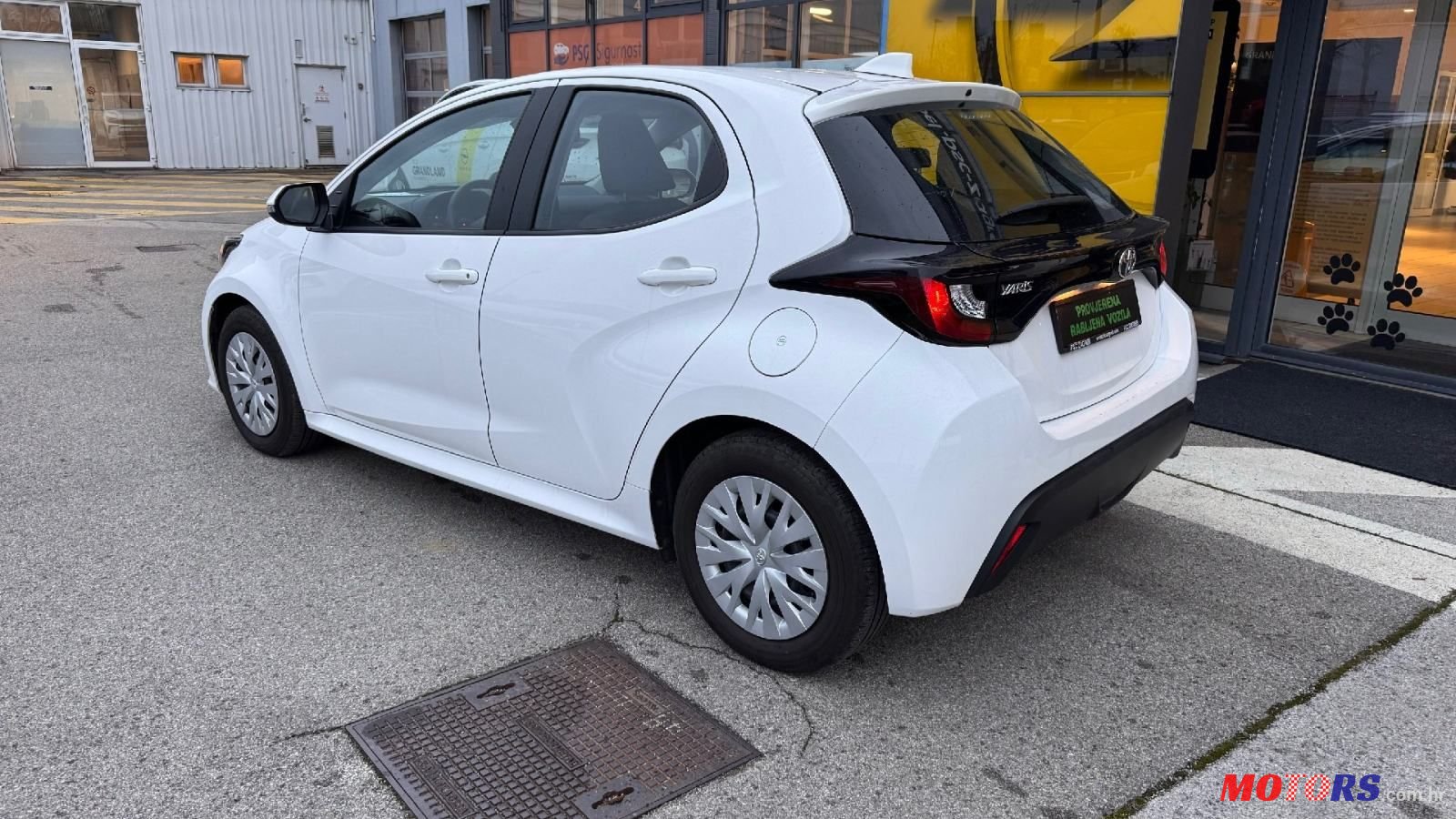 2022' Toyota Yaris Luna 1.0 Vvt-I photo #3