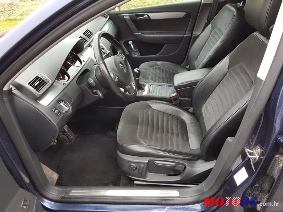 2012' Volkswagen Passat Variant photo #3