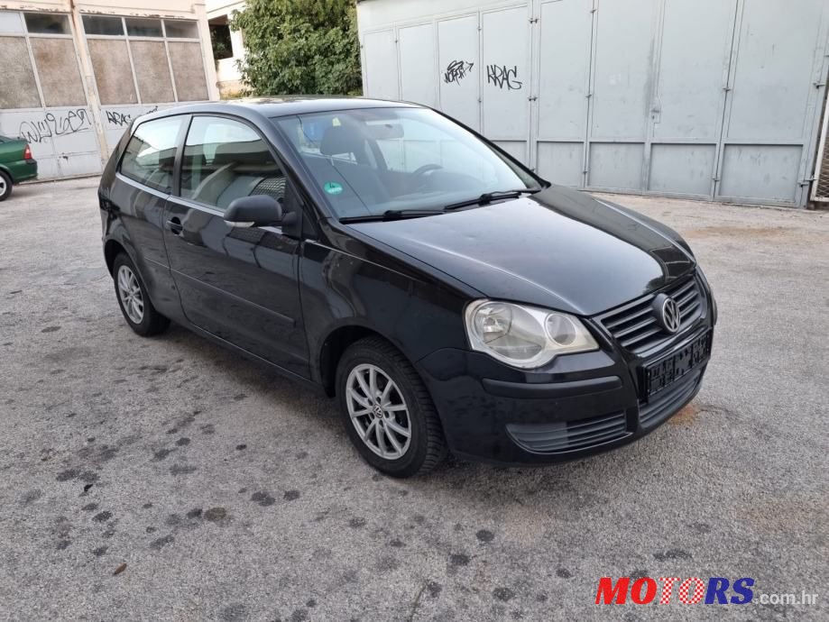 2005' Volkswagen Polo photo #2