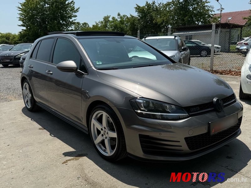 2017' Volkswagen Golf VII 2,0 Gtd photo #3