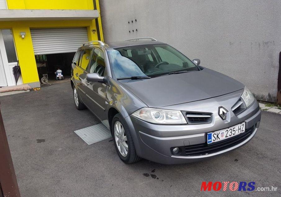 2008' Renault Megane Grandtour photo #1