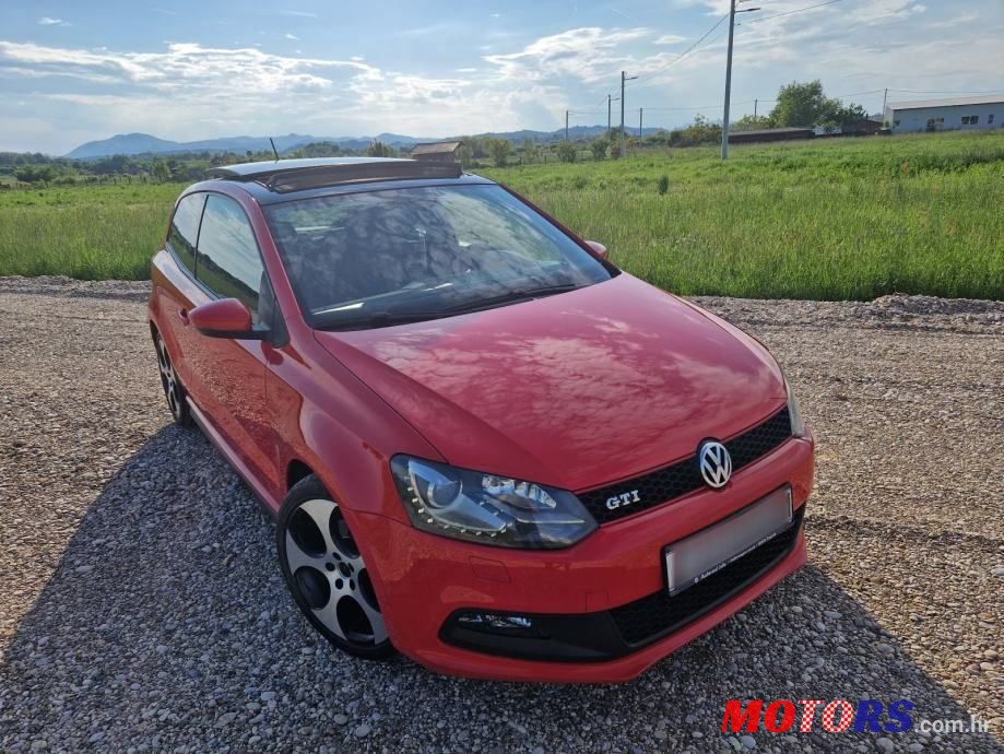 2011' Volkswagen Polo photo #3