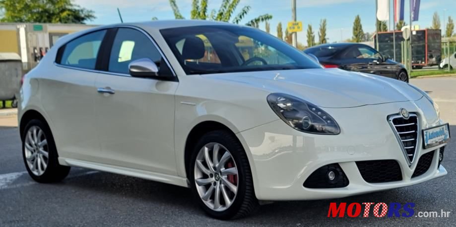 2011' Alfa Romeo Giulietta 2,0 photo #4