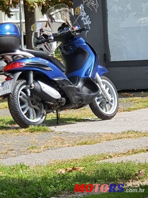 2004' Piaggio Beverly 250 photo #1