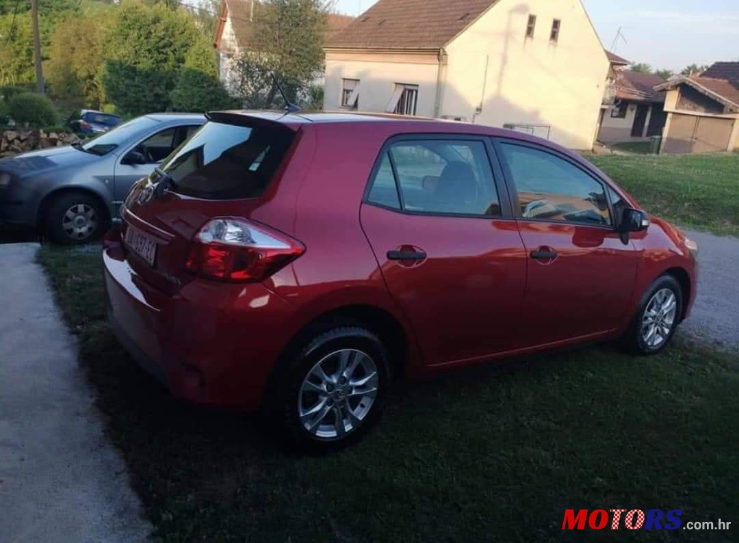 2010' Toyota Auris photo #3