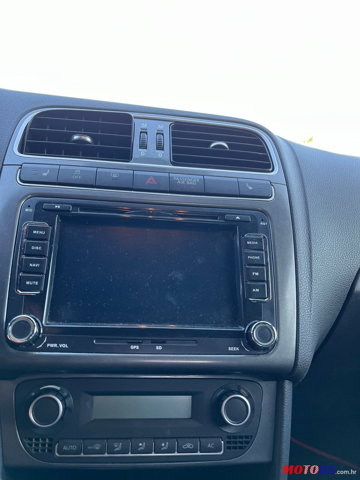 2010' Volkswagen Polo photo #7