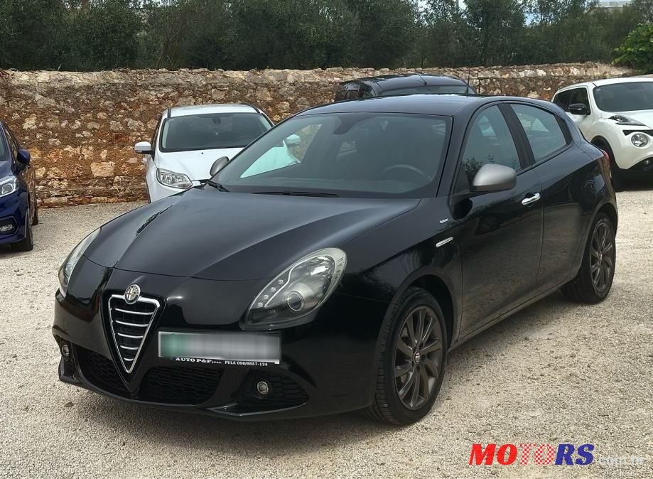 2013' Alfa Romeo Giulietta photo #1