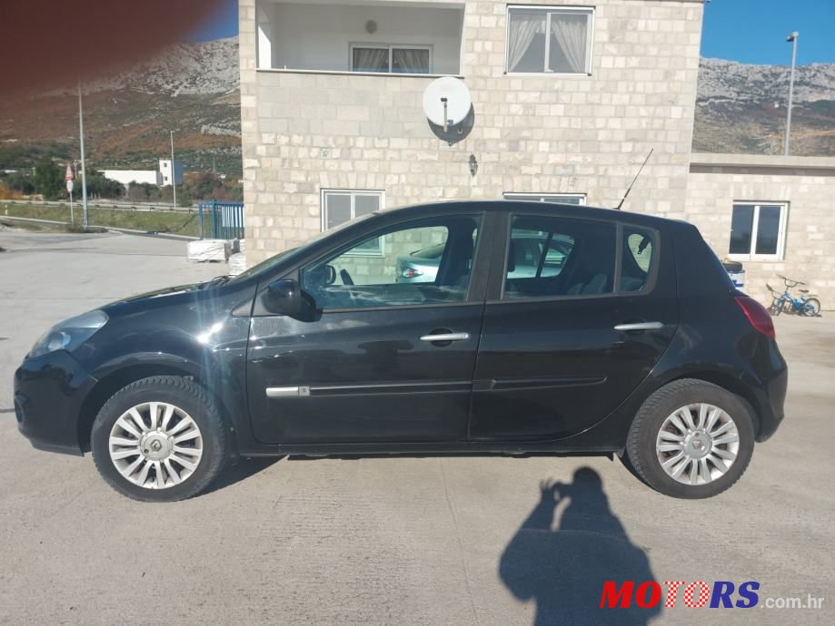 2011' Renault Clio 1,2 16V photo #1