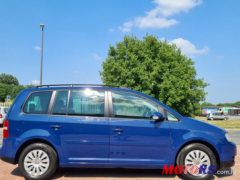 2005' Volkswagen Touran 2,0 Tdi photo #2