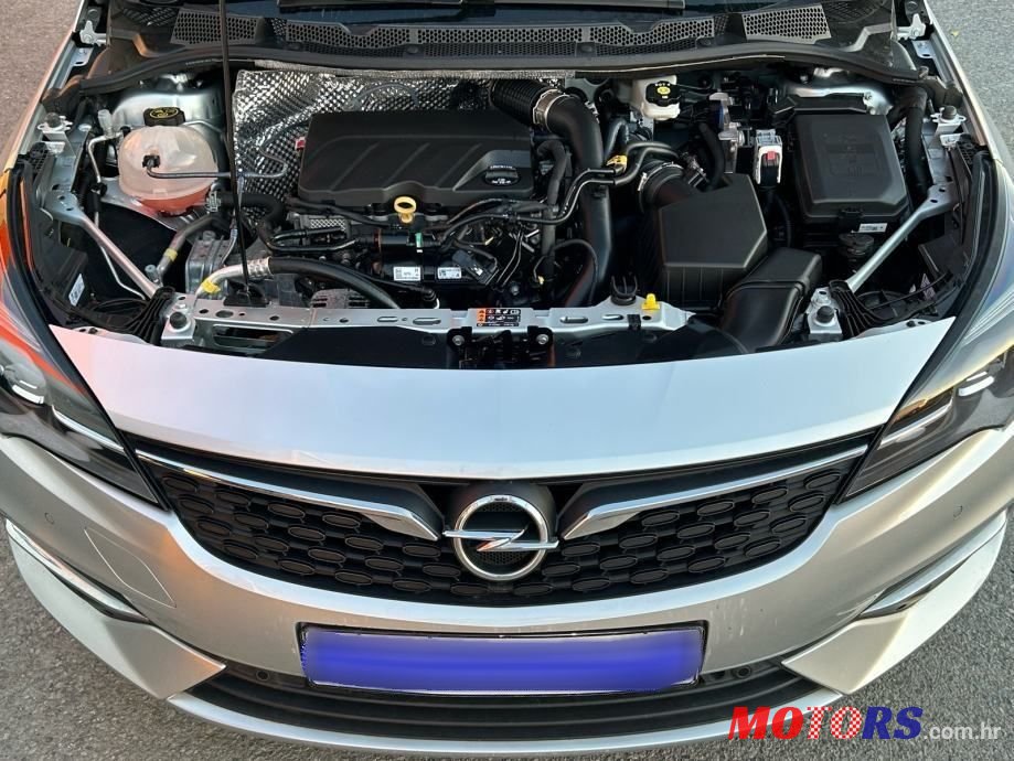 2020' Opel Astra 1,2 Turbo photo #3