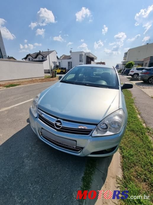 2010' Opel Astra 1,6 photo #2
