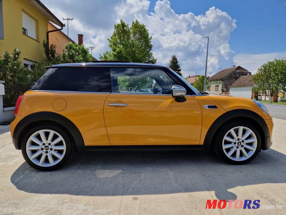 2016' MINI Cooper D photo #6