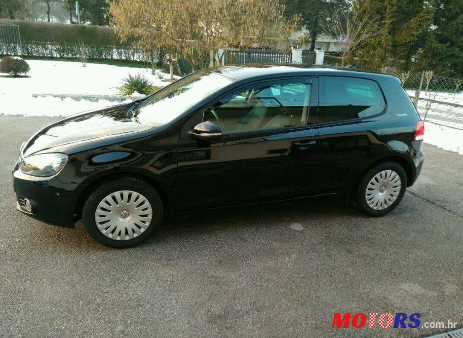 2010' Volkswagen Golf VI 1,6 Tdi photo #1