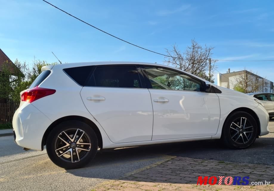 2015' Toyota Auris 1,4 D-4D Sport photo #1