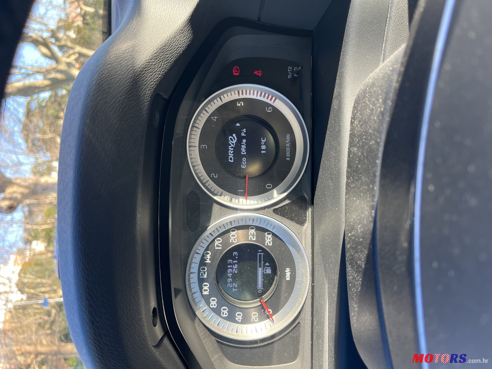 2013' Volvo V70 photo #7