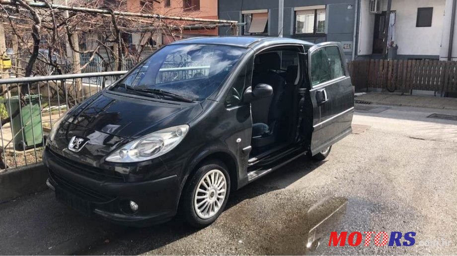 2006' Peugeot 1007 1.6 Hdi photo #1