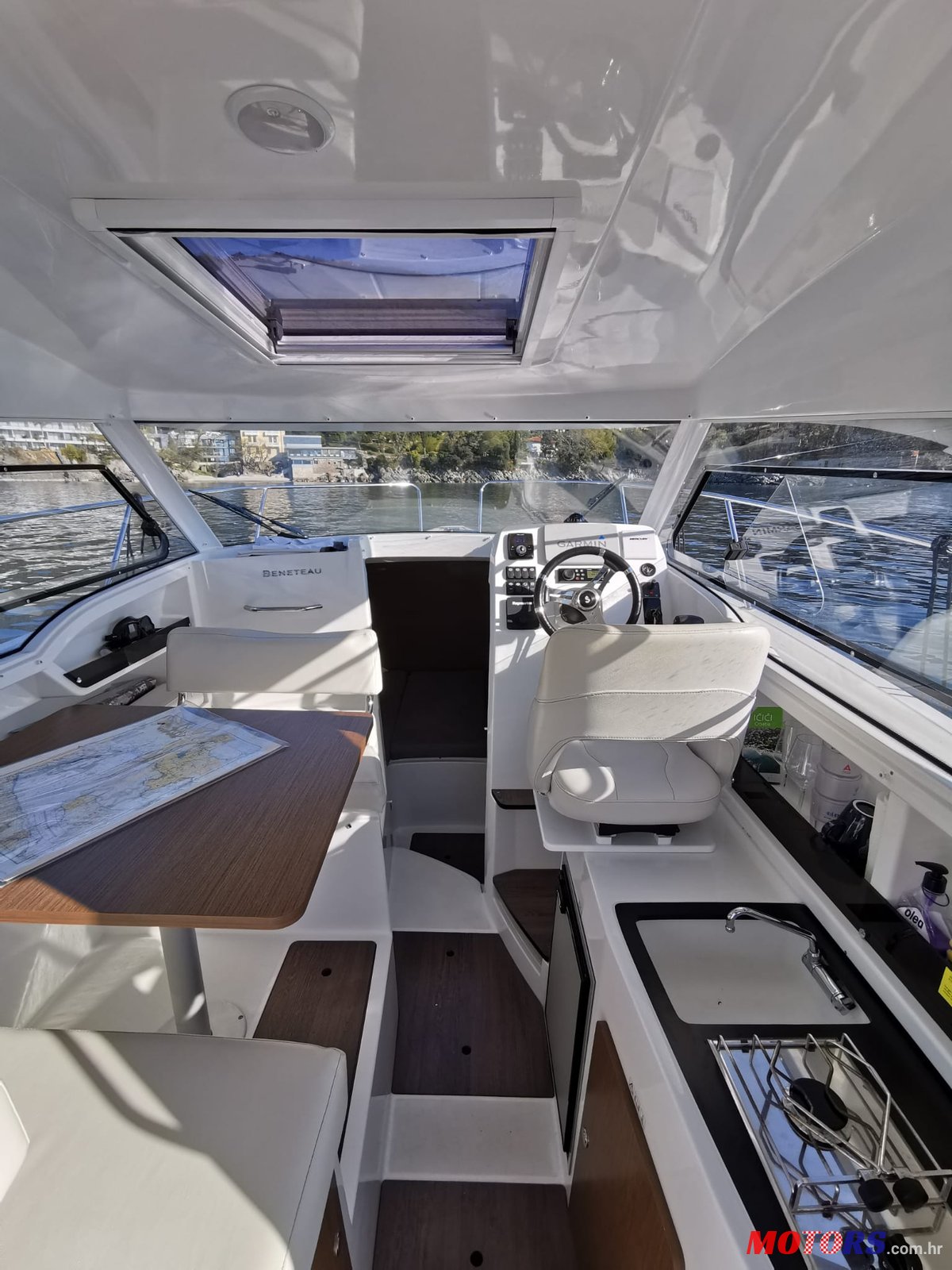 2021' Beneteau Antares 8 OB photo #5