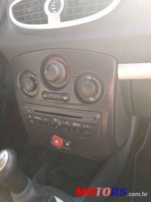 2011' Renault Clio 1,2 16V photo #2