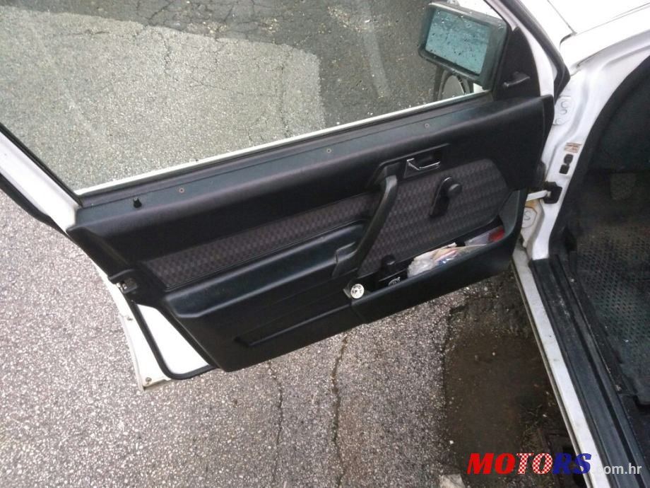 1990' Mercedes-Benz 190 2,0 photo #6