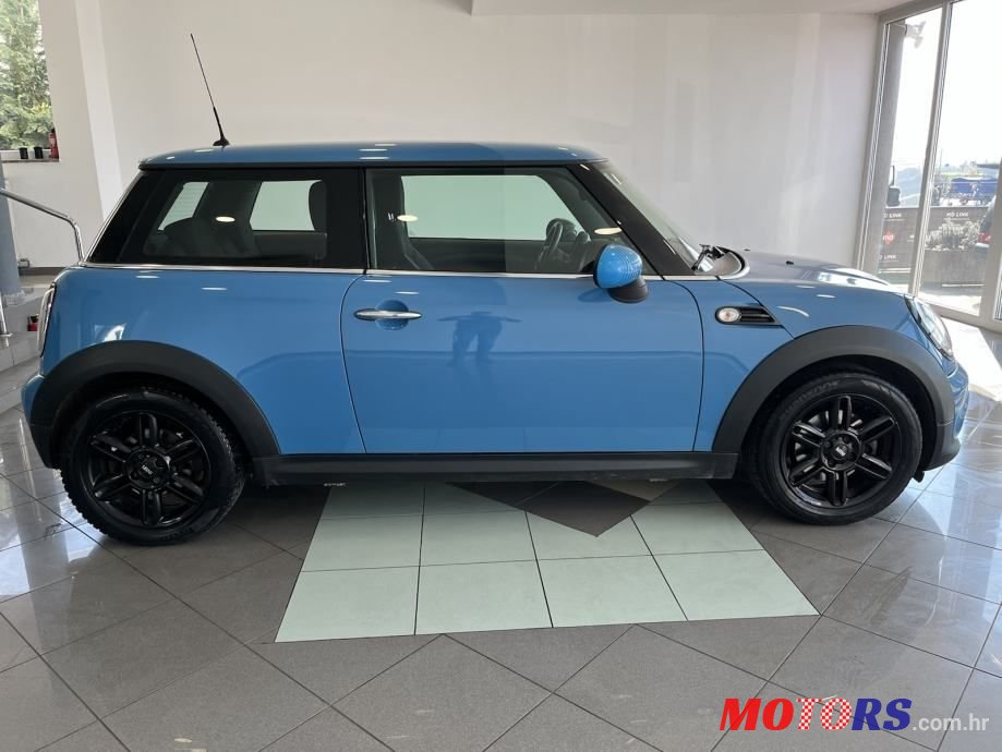 2013' MINI Cooper photo #4