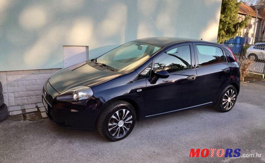 2009' Fiat Grande Punto photo #1