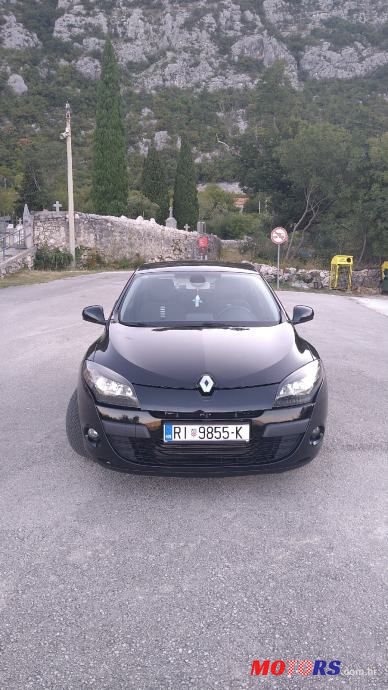 2011' Renault Megane Grandtour photo #2