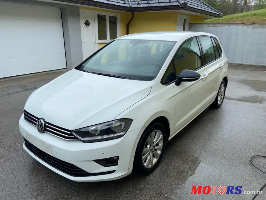 2017' Volkswagen Golf Sportsvan photo #1