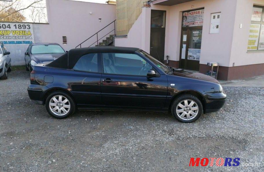 2001' Volkswagen Golf Cabrio photo #1