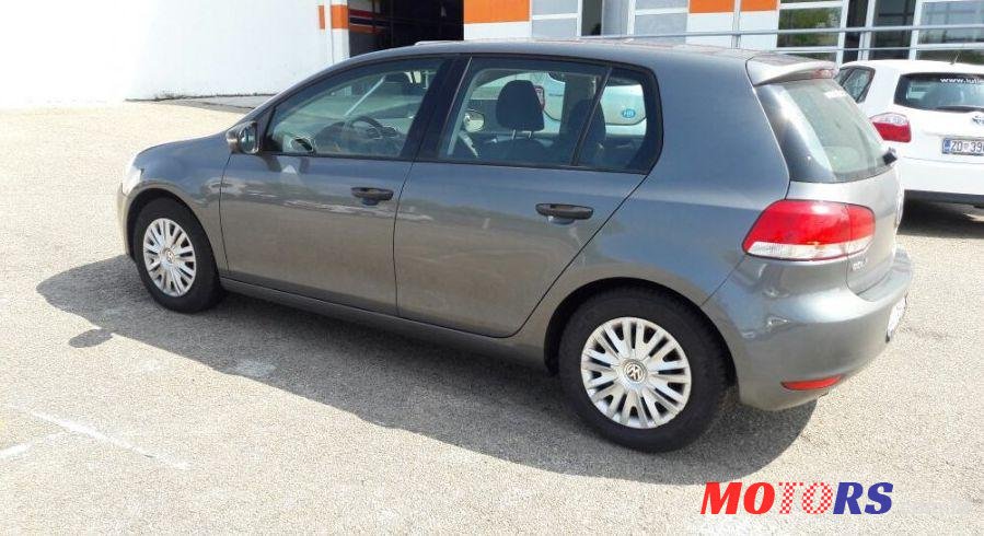 2010' Volkswagen Golf VI 1,6 Tdi photo #1