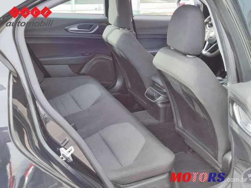 2016' Alfa Romeo Giulia 2.2 D photo #4