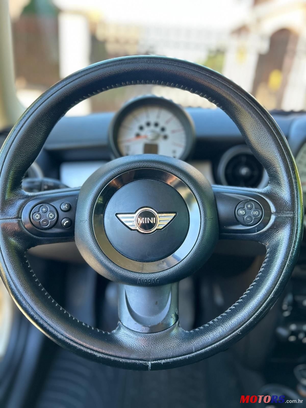 2011' MINI Cooper Cooper D photo #6